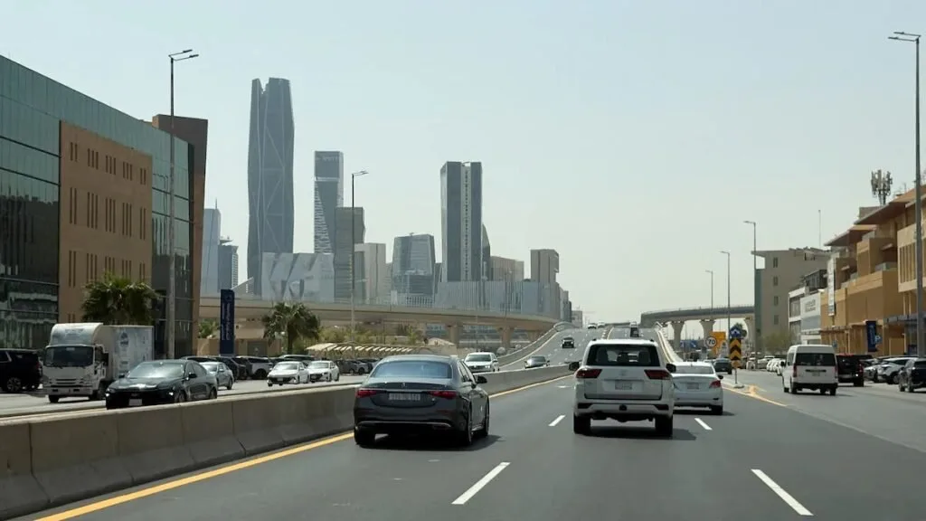 موسسات مالی جهانی دورکاری را در عربستان آغاز کردند