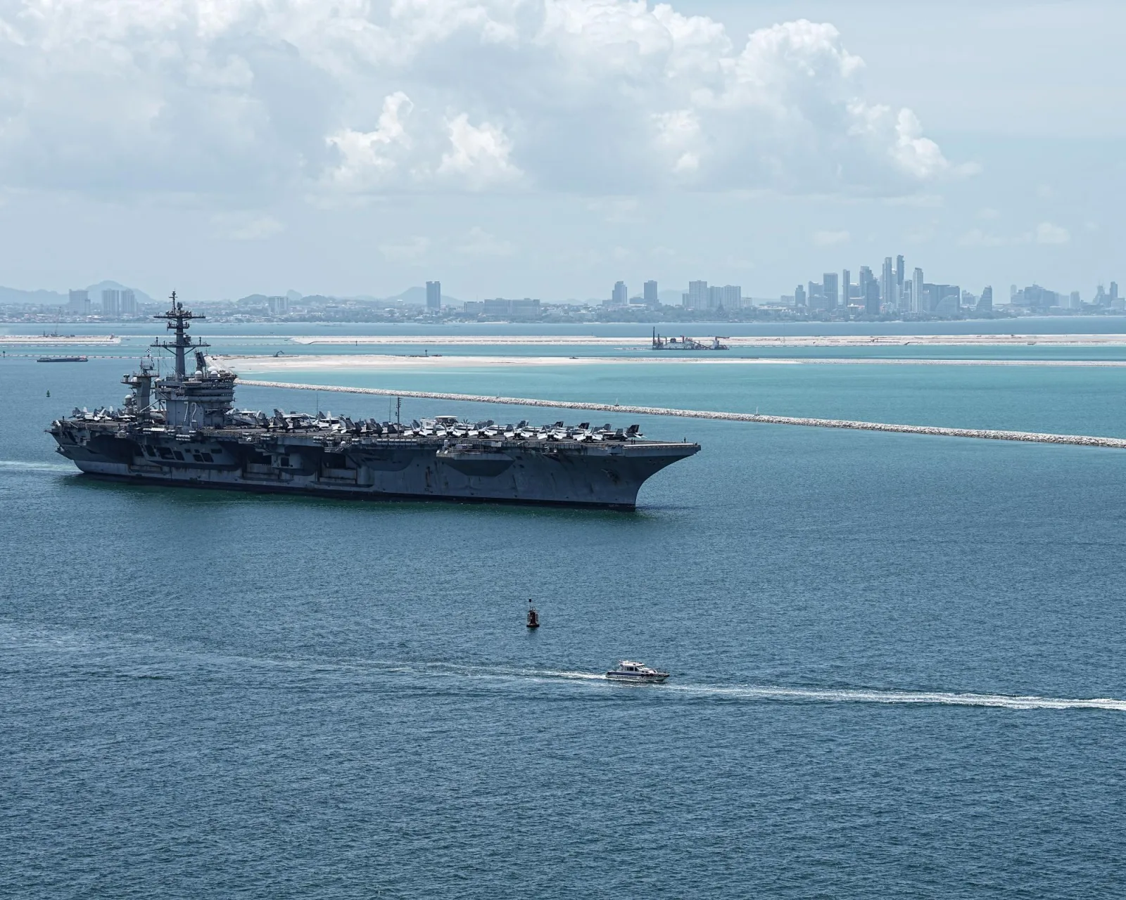 بازگشت ناو USS Abraham Lincoln به سن دیگو پس از یک سال دشوار در دریا