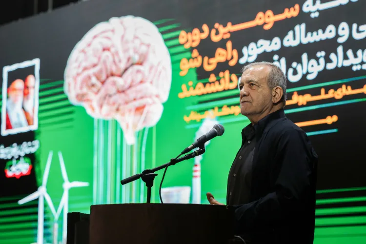 مسعود پزشکیان: جوانان نخبه برای موفقیت ایران باید علم و دانش را تقویت کنند