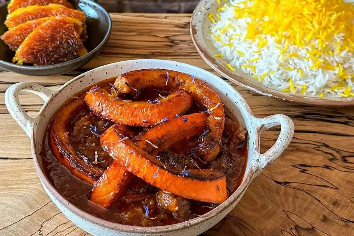 خورش کدو حلوایی با مرغ و رب انار؛ پاییزی با طعمی دلنشین