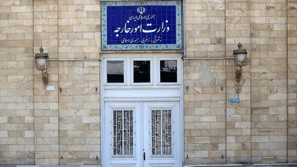 وزارت امور خارجه: عراق باید در برابر فشار آمریکا برای محدودیت پروازها تصمیم بگیرد