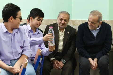 پزشکیان مدرسه هوشمند امام علی(ع) را در اسلامشهر افتتاح کرد