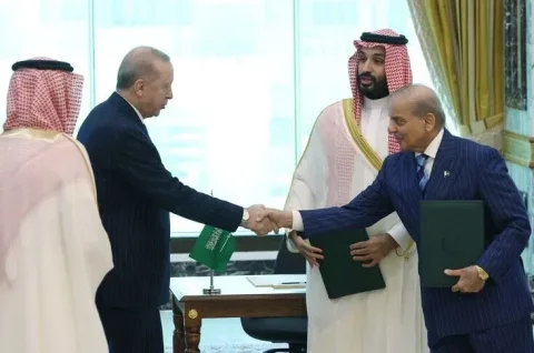 پاکستان روند تصویب توافق دفاع مشترک مکه با ترکیه و عربستان را تکمیل کرد