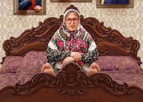 فیلم خانم والده به کارگردانی سهیل موفق در صدر فروش سینما