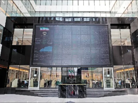 بورس تهران با عبور از مرز هشت میلیون واحدی، ۱۵۳ هزار و ۹۲۰ واحد رشد کرد