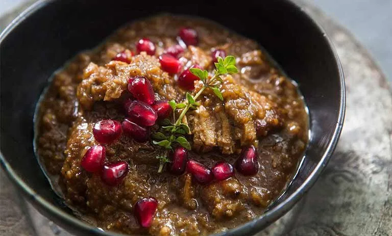خورش موتن‌جن، غذایی که با صبر و طعم گیلانی‌ها جا می‌افتد