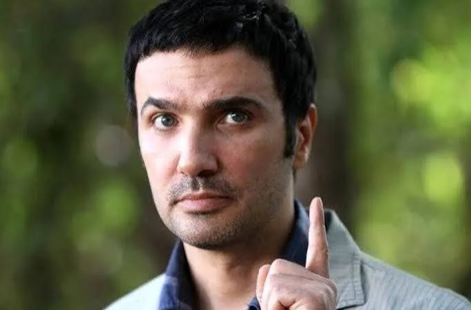 محمدرضا فروتن در اکران خصوصی فیلم بیدار در کنار هنرمندان
