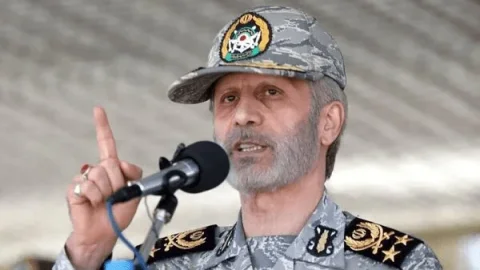 فرمانده کل ارتش ایران به تهدیدات ترامپ واکنش نشان داد