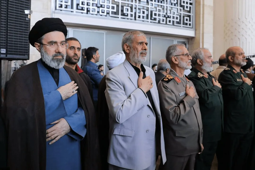 هدیه آیتالله مجتبی خامنهای به یوسف سلامی خبرنگار صداوسیما