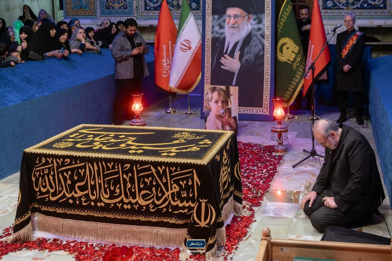 شعرخوانی افشین علاء در رواق دارالذکر