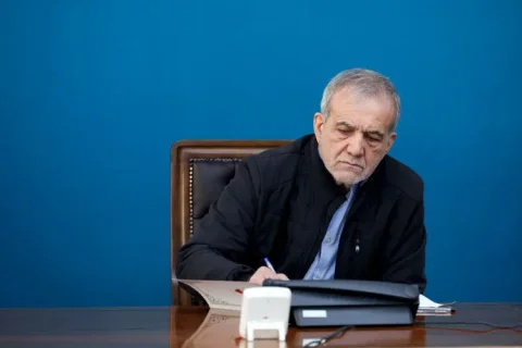 مسعود پزشکیان قهرمانی تیم ملی المپیاد نجوم و اخترفیزیک را تبریک گفت
