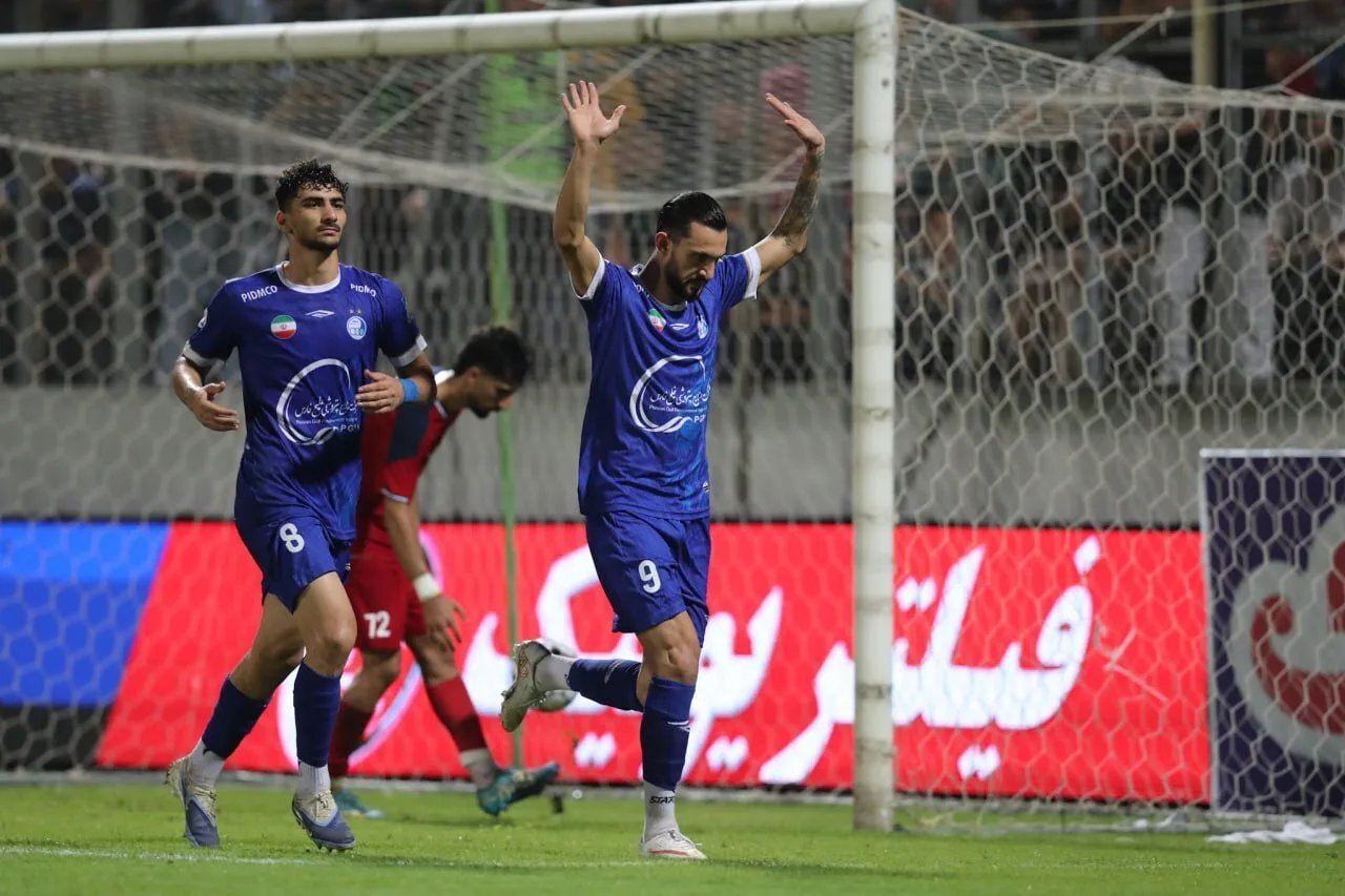 محمدرضا آزادی، مهاجم استقلال در فهرست مازاد به خاطر اضافه‌وزن قرار گرفت