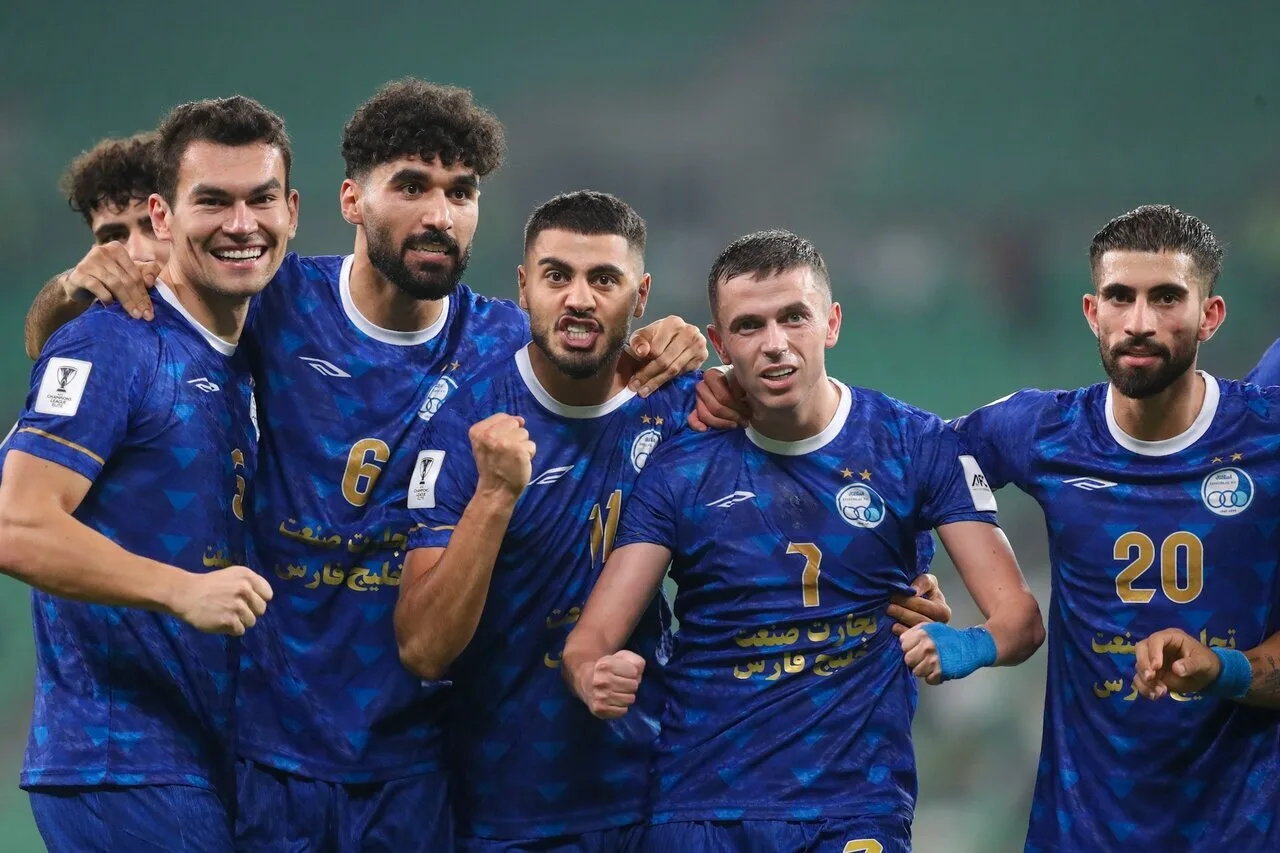 استقلال با پرواز مستقیم به قطر می‌رود و یاسر آسانی نیز همراه تیم است