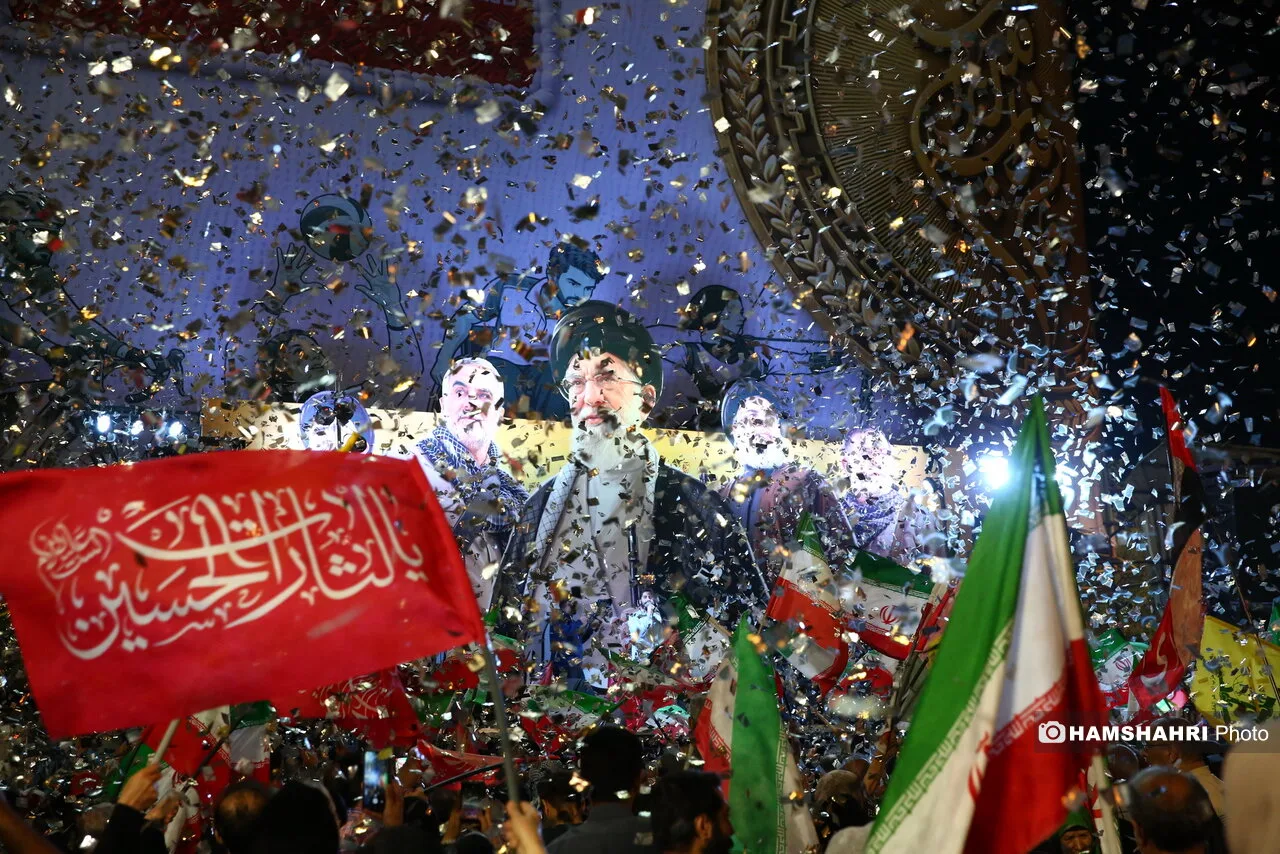 بدرقه کاروان اعزامی ایران به بازیهای پاراآسیایی در میدان انقلاب