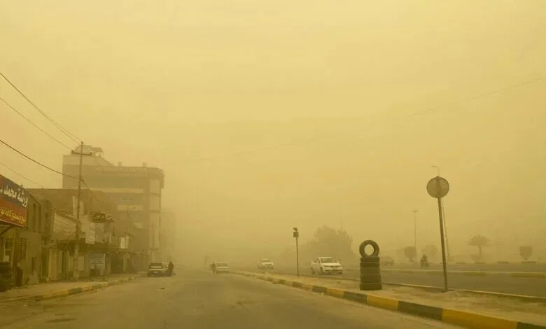 طوفان ناگهانی کربلا؛ آسمان پر از کاغذ و تگرگ‌های غافلگیرکننده