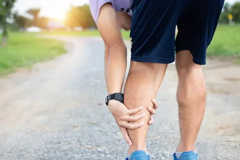 گرفتگی عضلات پا؛ چطور سریع‌تر آرامش یابیم