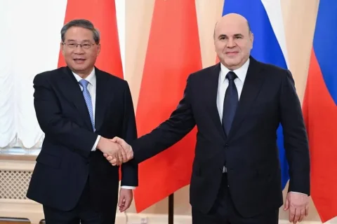 دیدار نخست‌وزیران روسیه و چین در سن‌پترزبورگ