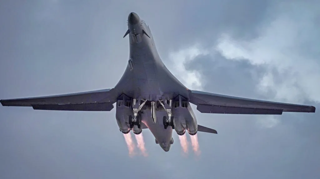 بازگشت بمبافکنهای B-1B Lancer نیروی هوایی آمریکا به خانه