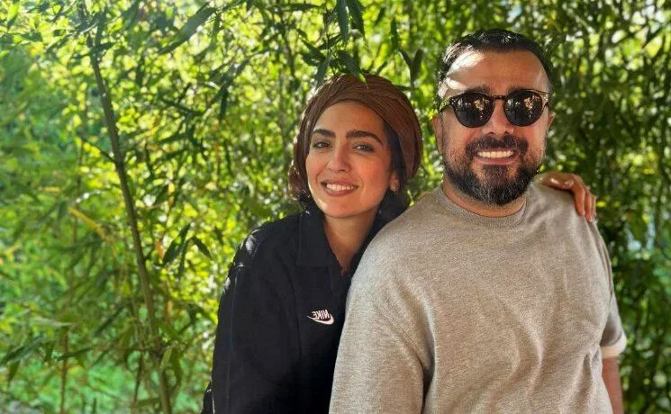 تصویری دلنشین از سپند امیرسلیمانی و مونا کرمی با فرزندشان