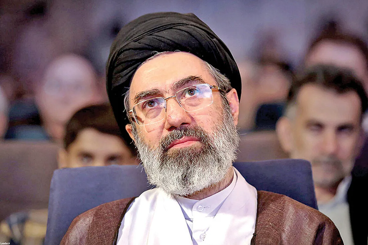 پیام رهبر انقلاب به نخبگان: ساخت آینده ایران در دستان شماست
