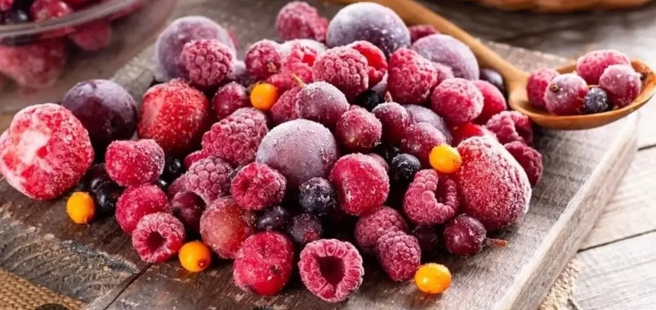 خودداری از ۵ اشتباه رایج هنگام خرید میوه و سبزیجات منجمد