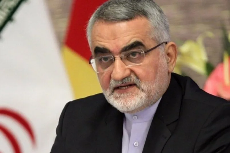 علاءالدین بروجردی: عباس عراقچی در خط مقدم جنگ با دشمنان است