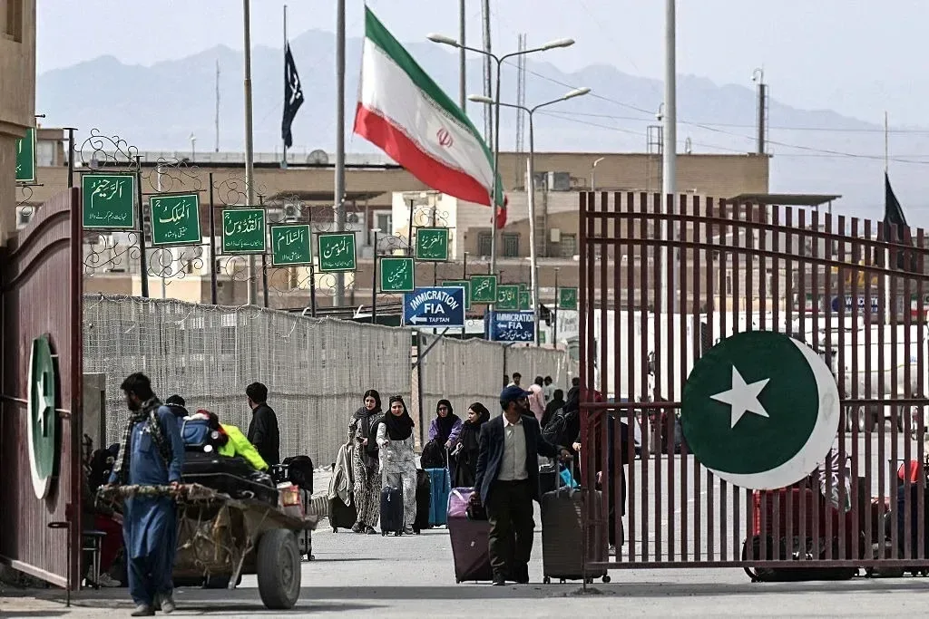 توقف کامل تردد در مرز زمینی ایران و پاکستان