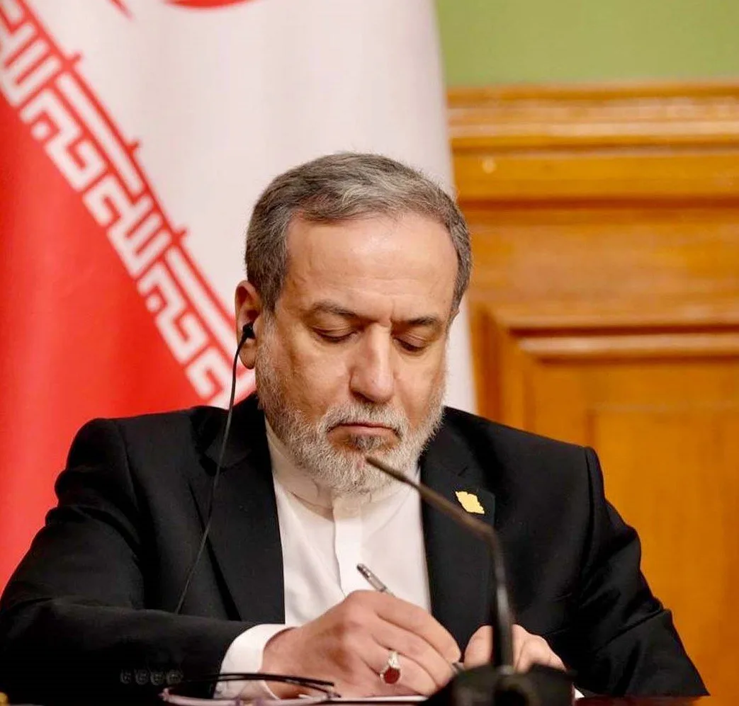 عراقچی برنامه‌ای ۷ روزه برای بازگشایی تنگه هرمز ارائه کرد