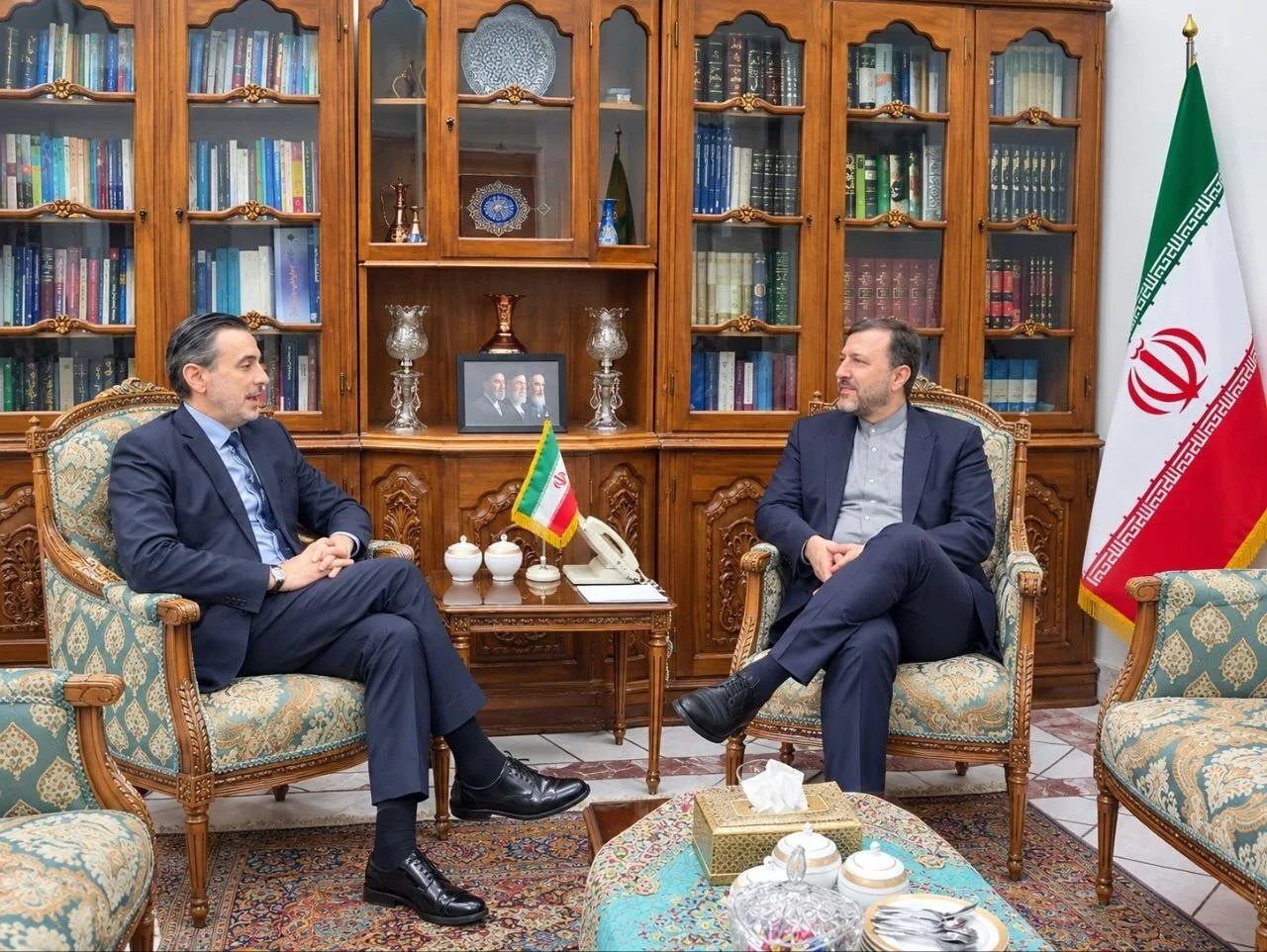 غریبآبادی با سفرای هند، ژاپن و اسپانیا در تهران گفتوگو کرد