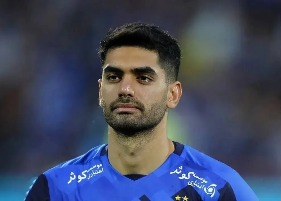 علی کریمی به پرسپولیس نزدیک شد؛ مذاکره با هافبک سابق استقلال آغاز شد