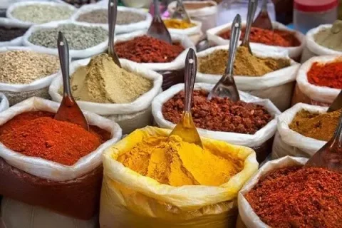 جمشید ظفرطلب: قیمت زردچوبه و هل به شدت افزایش یافته است