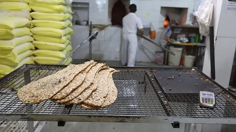 قاسم نوده فراهانی: نان سنگک به صورت وزنی به فروش خواهد رسید