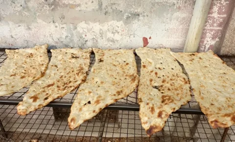 رئیس اتاق اصناف ایران: نان سنگک باید حداقل ۴۰۰ گرم وزن داشته باشد