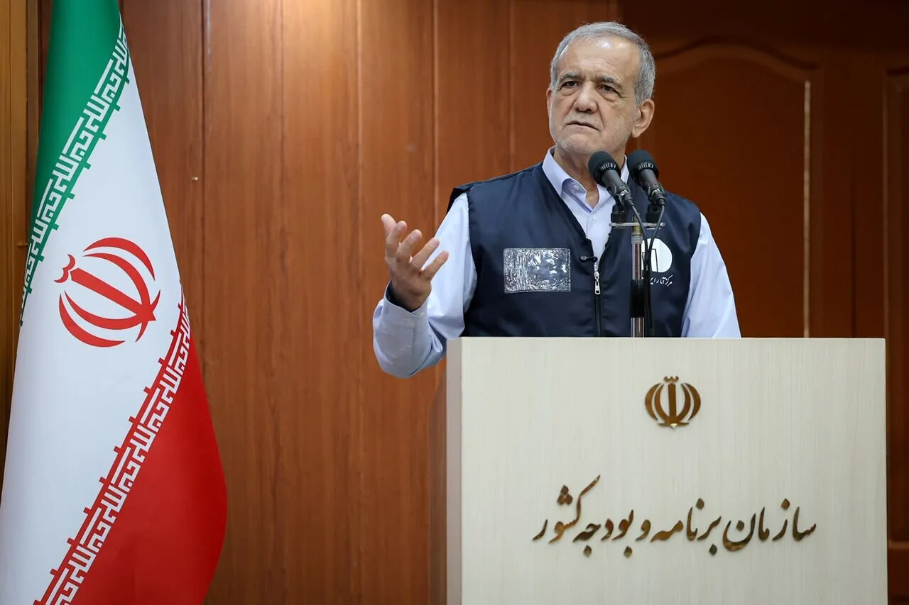 مسعود پزشکیان: هرکس ادعای درستکاری دارد این گوی و این میدان