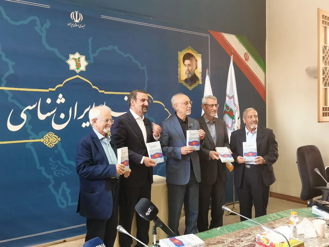 مشاور وزیر امور خارجه: هر ایرانی به آینده ایران ایمان دارد
