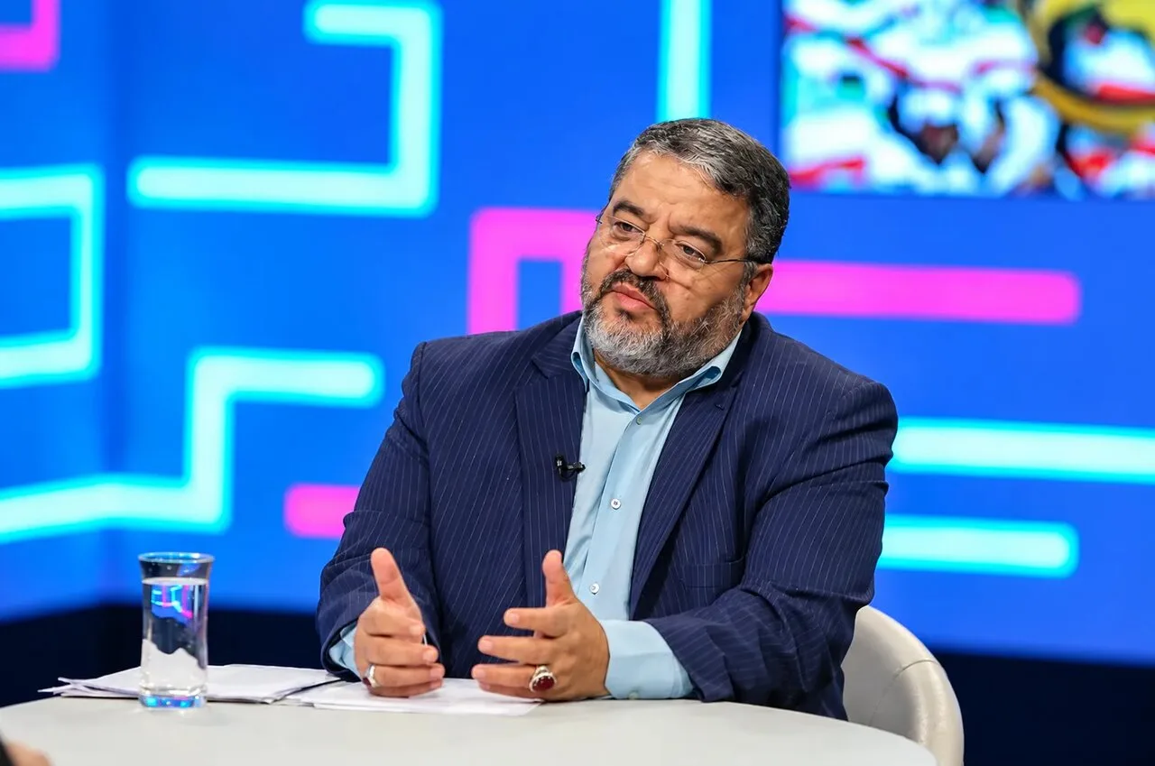 سردار غلامرضا جلالی ساعت هوشمندش را کنار گذاشت