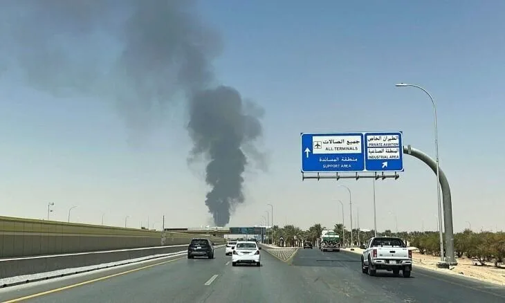 حمله موشکی ارتش یمن به مواضع عربستان در خمیس مشیط و اب‌ها