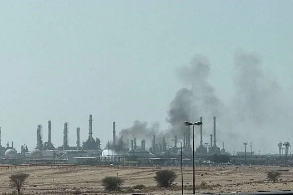 حملهٔ ارتش یمن به فرودگاه جده؛ سرگردانی ۴ هواپیما