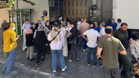 بلاتکلیفی متقاضیان ویزای آلمان در صف سفارت