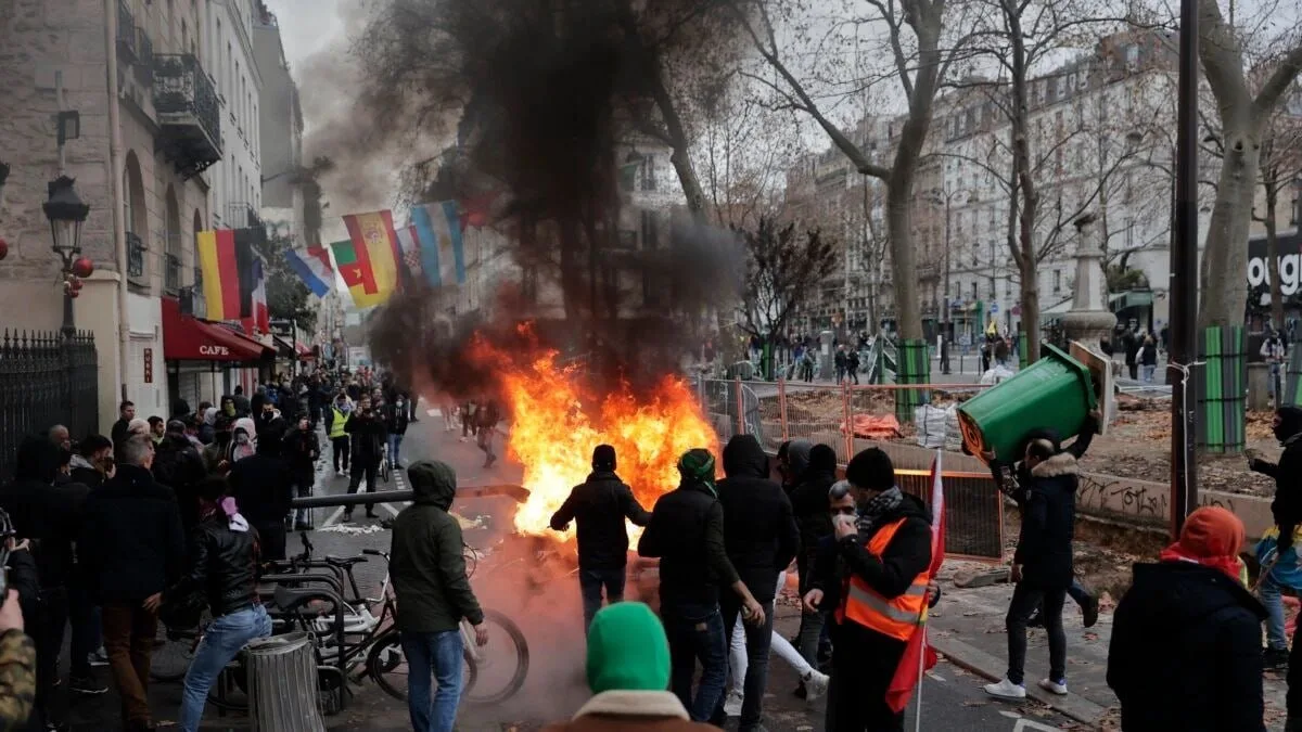 وزیر کشور فرانسه: ۷۰ هزار نیروی امنیتی برای اعتراضات شنبه مستقر میشوند