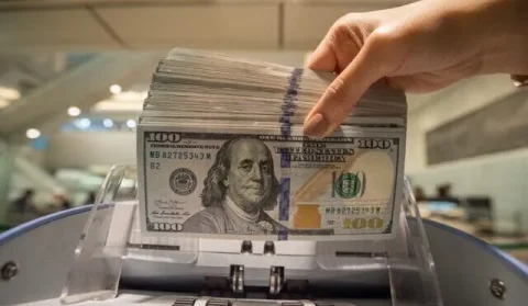 تداوم فروش ارز با کارت ملی در بانک مرکزی
