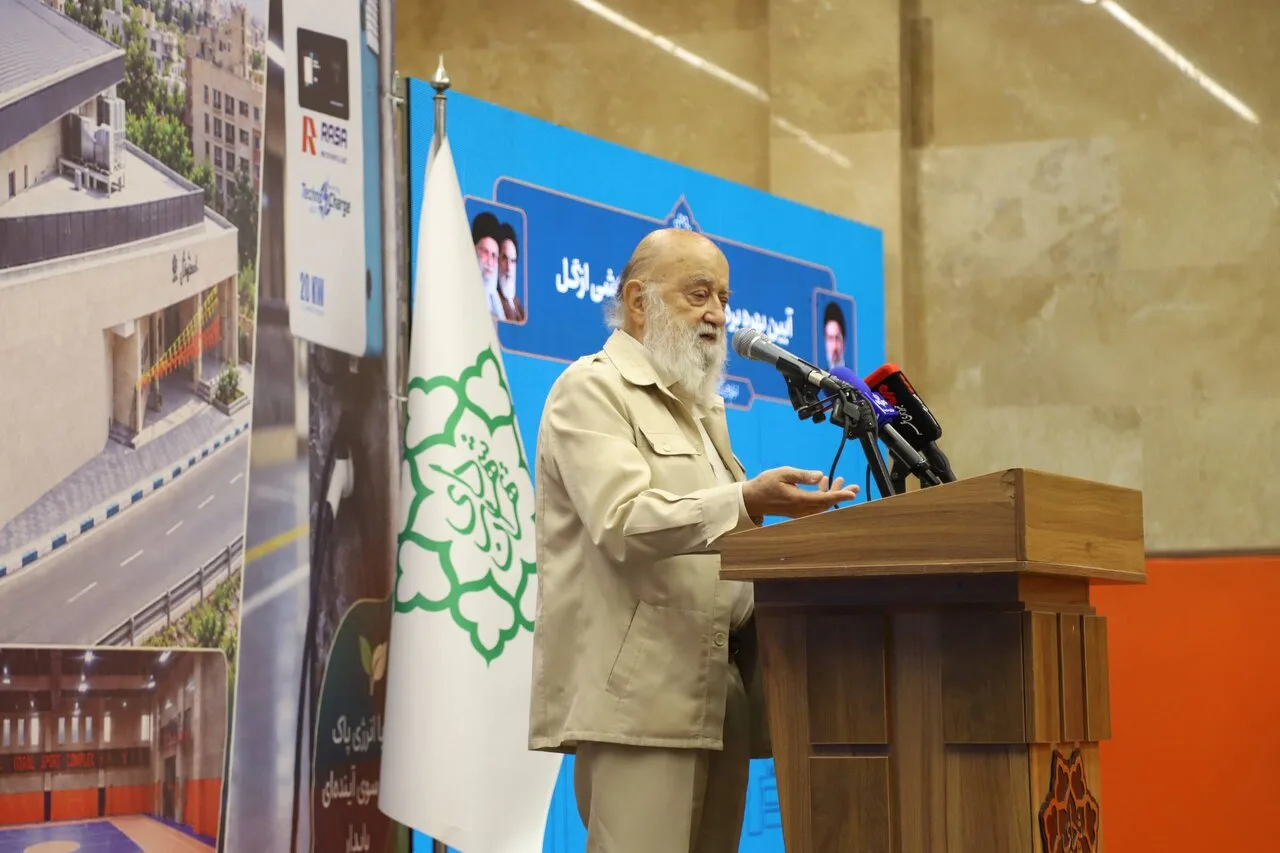 مهدی چمران: شهرداری در دوران جنگ نقشی حیاتی در زندگی مردم ایفا کرد