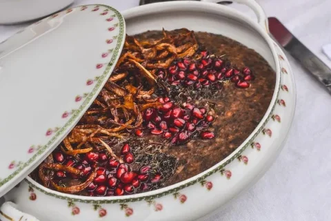 آش انار پاییزی؛ انتخابی لذیذ برای دورهمی‌های خانوادگی