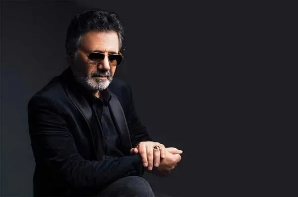 معین با اجرای «ای ایران» در هیوستون گمانهزنیها درباره بازگشت به ایران را دامن زد